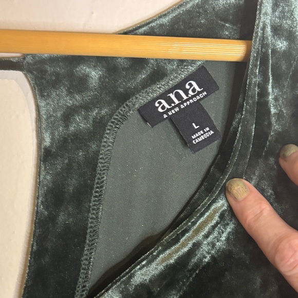 Fun Velvet Green Dress - Picture 4 of 7